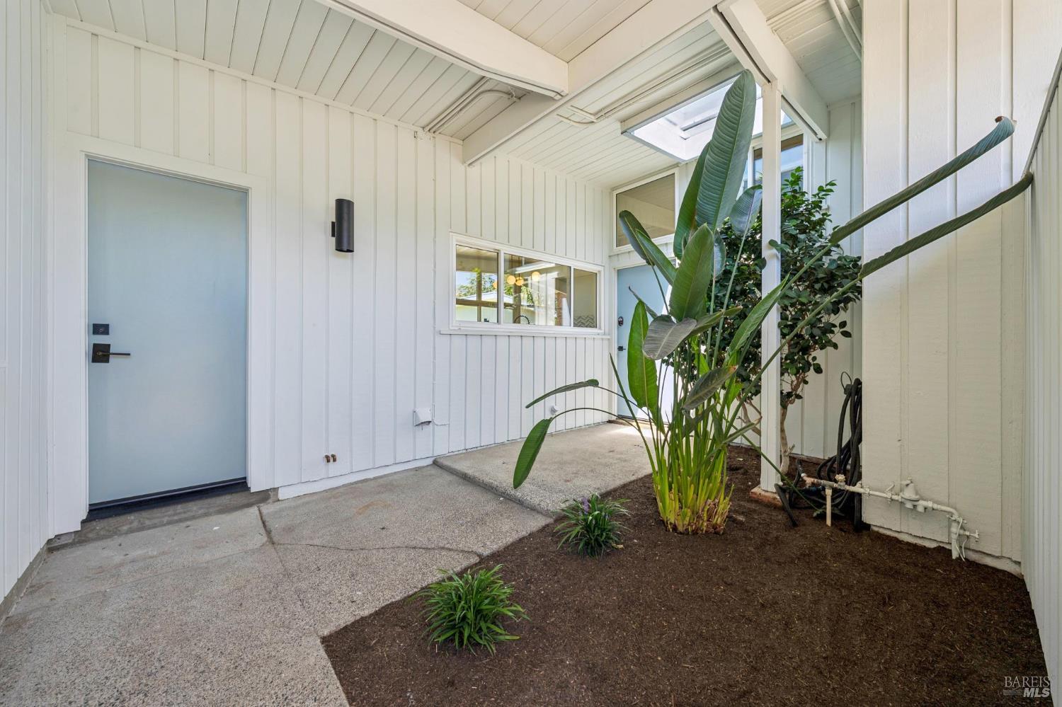 384 Hibiscus Way