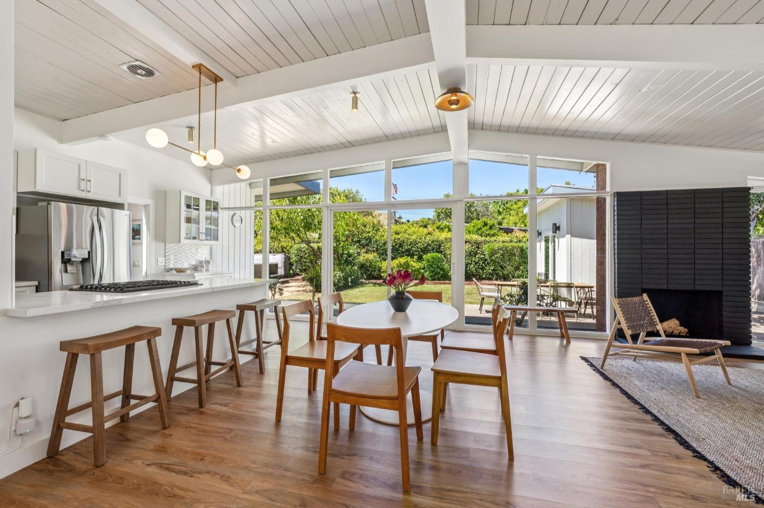 384 Hibiscus Way
