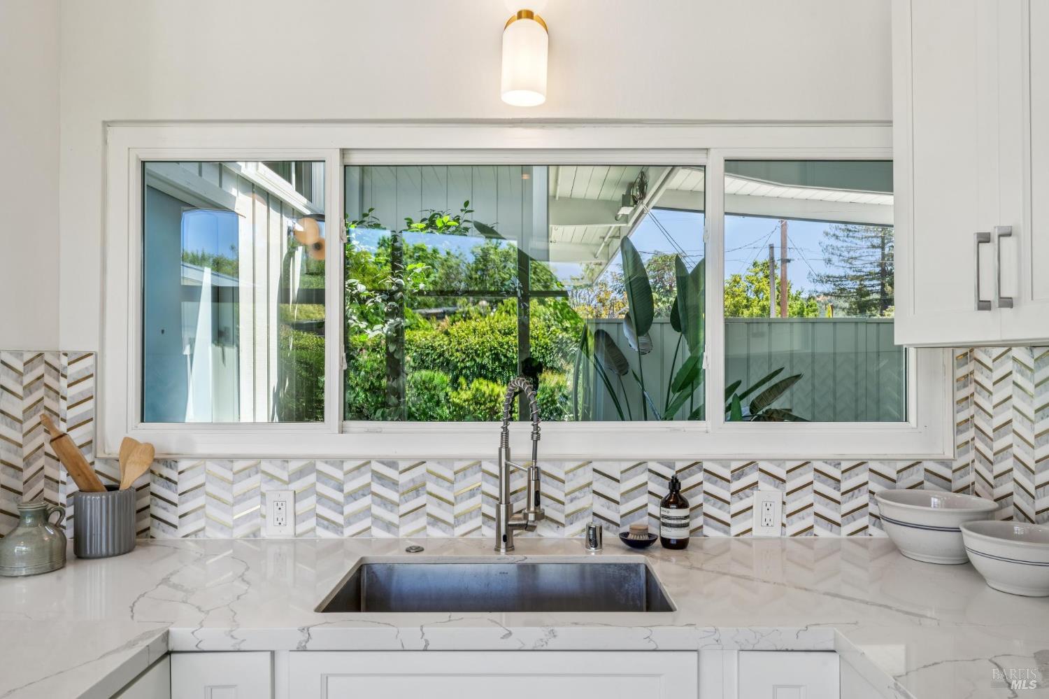 384 Hibiscus Way