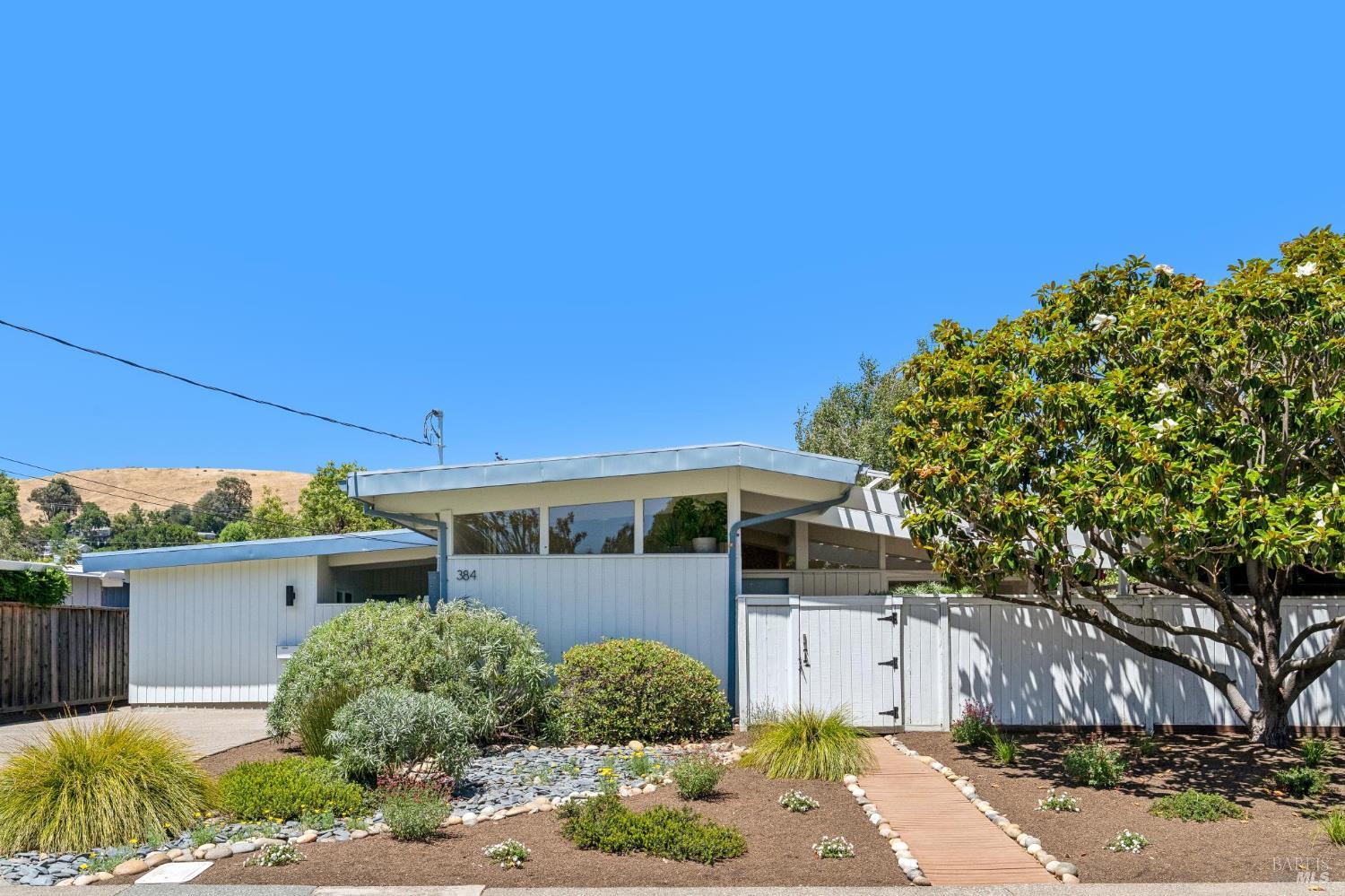 384 Hibiscus Way