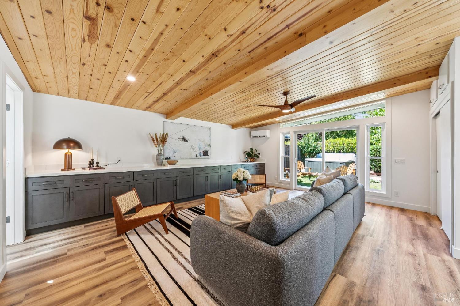 384 Hibiscus Way