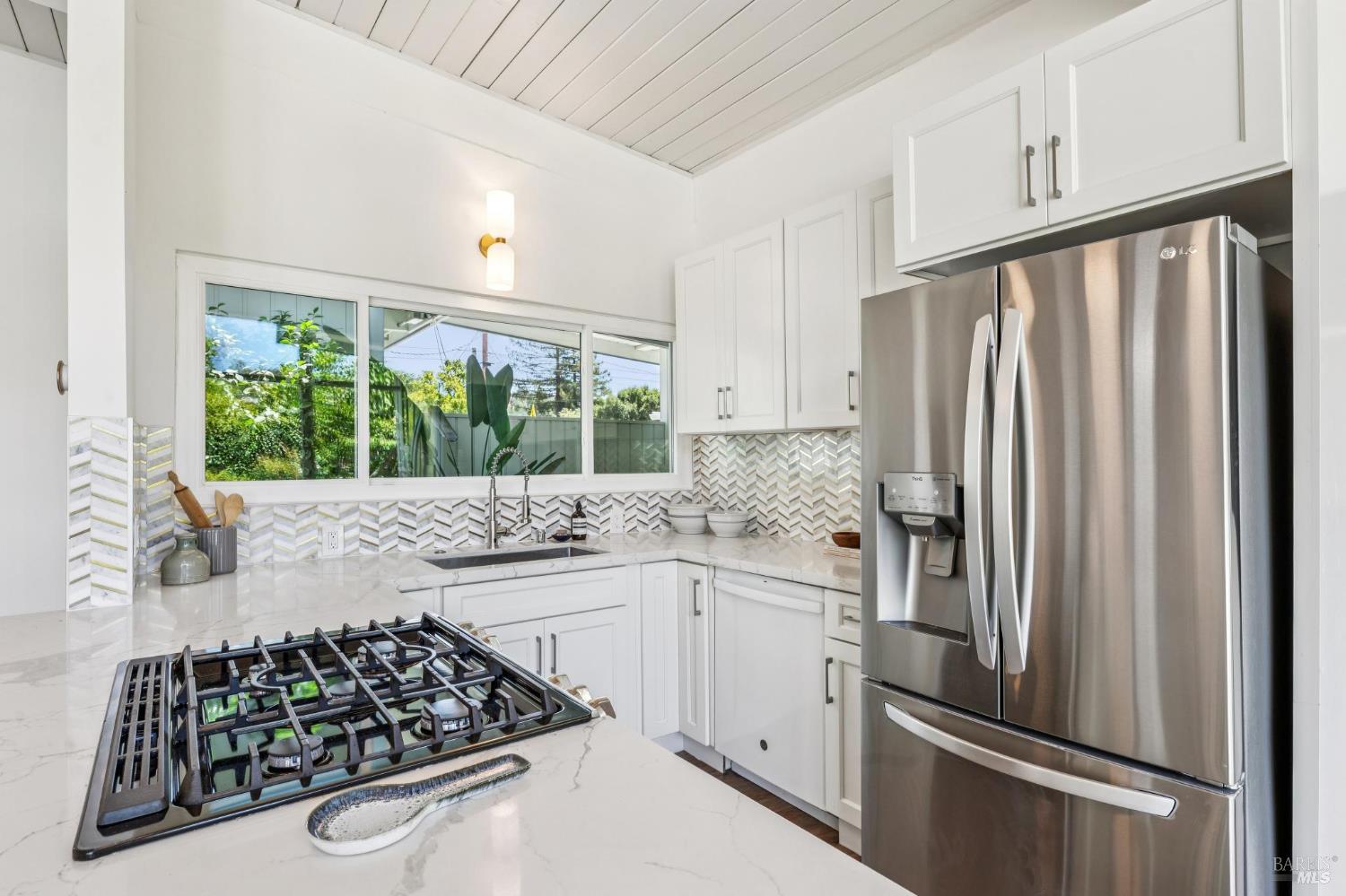384 Hibiscus Way