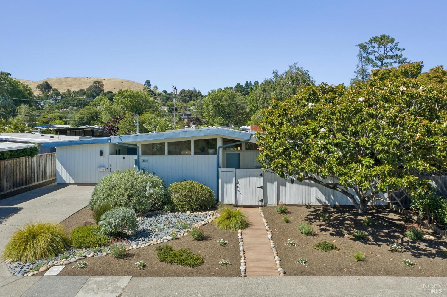 384 Hibiscus Way