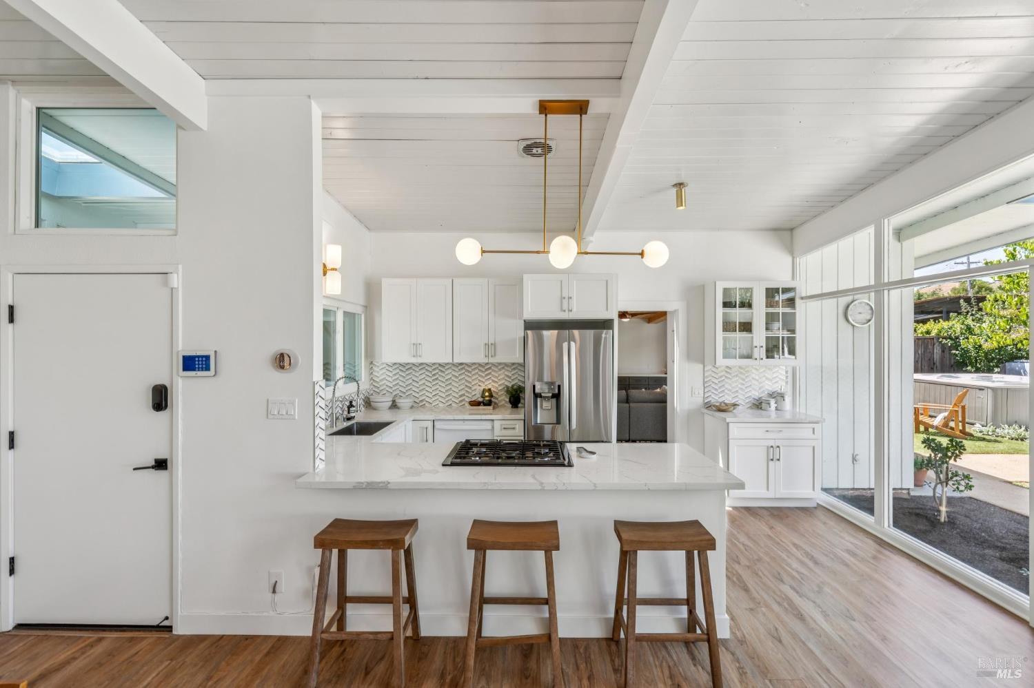 384 Hibiscus Way