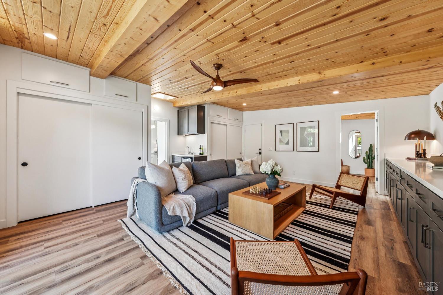 384 Hibiscus Way