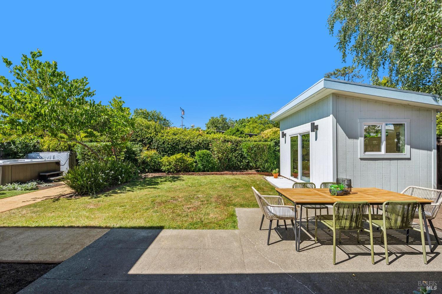 384 Hibiscus Way