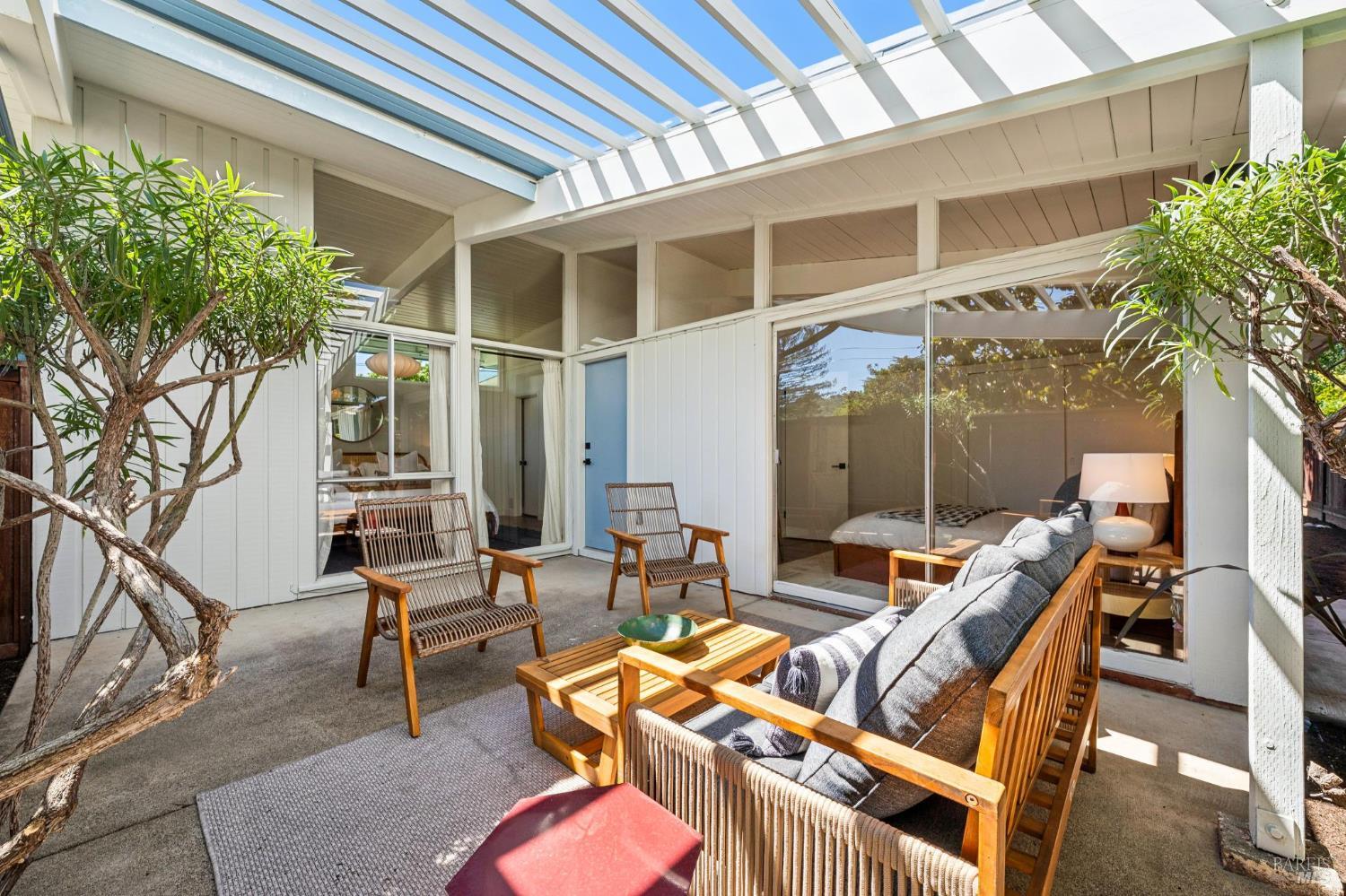 384 Hibiscus Way