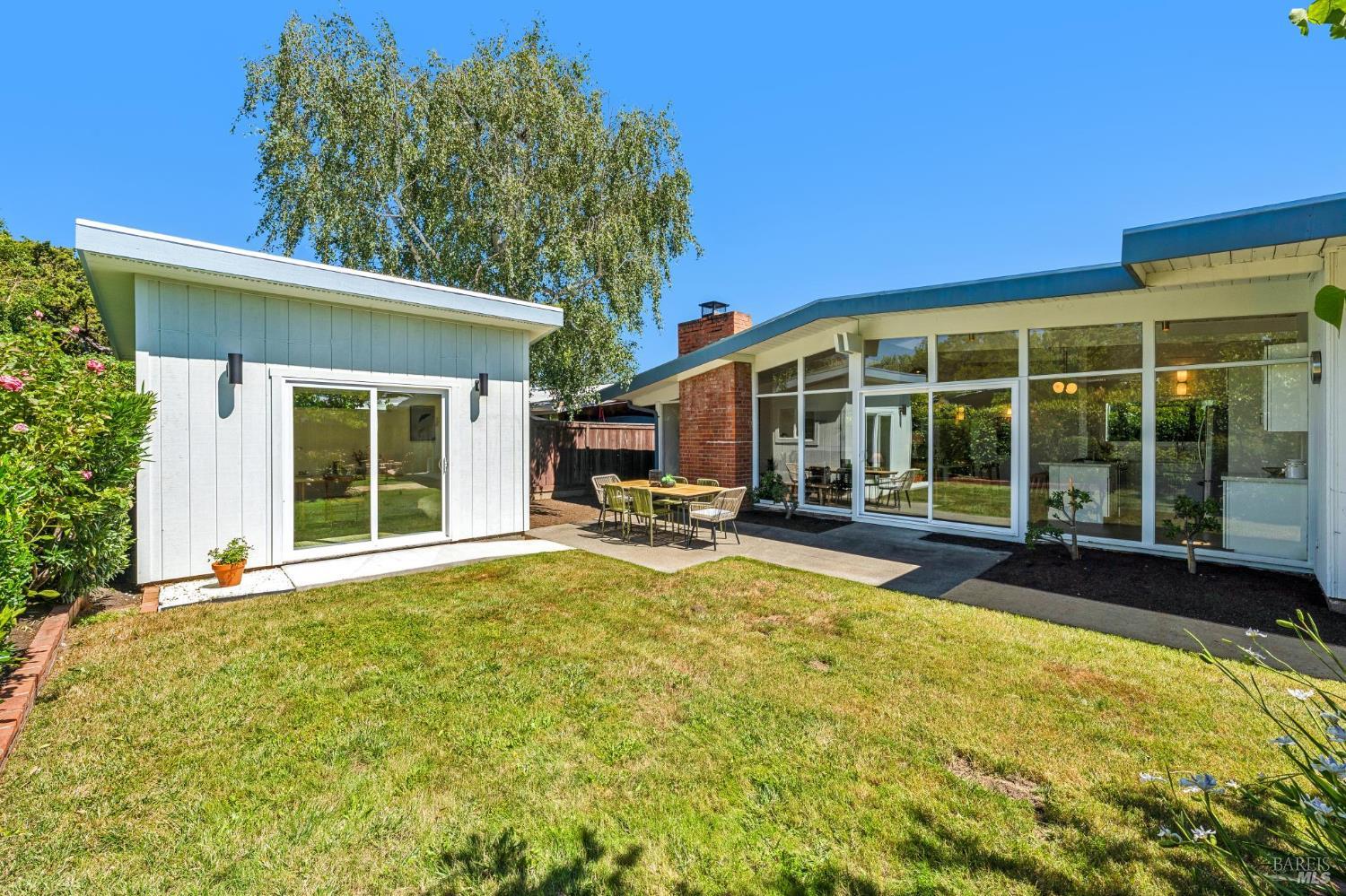 384 Hibiscus Way