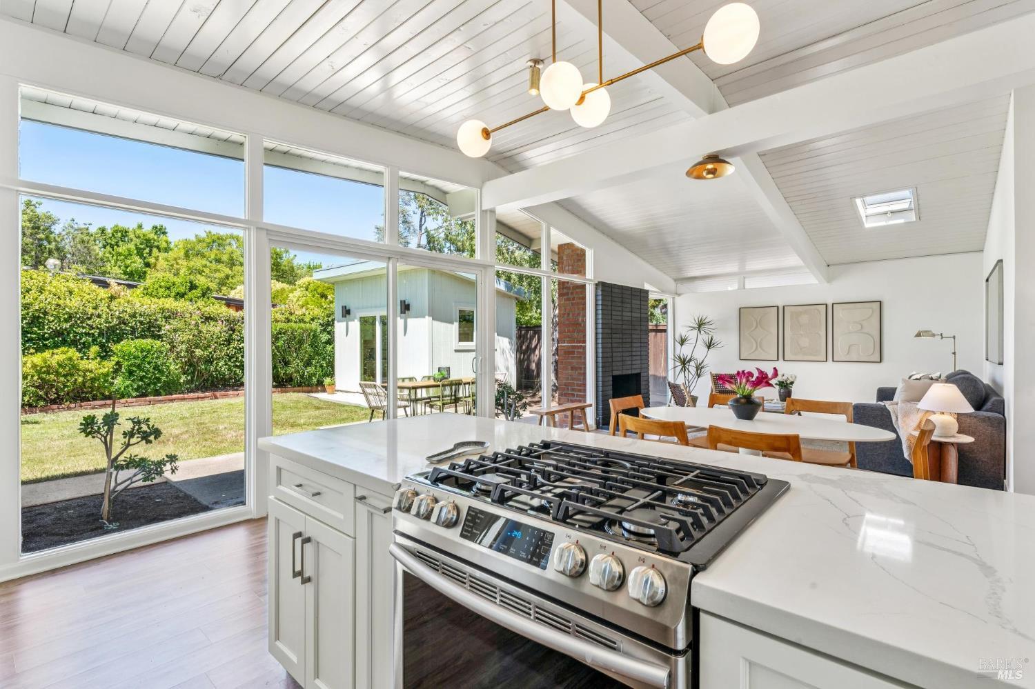 384 Hibiscus Way