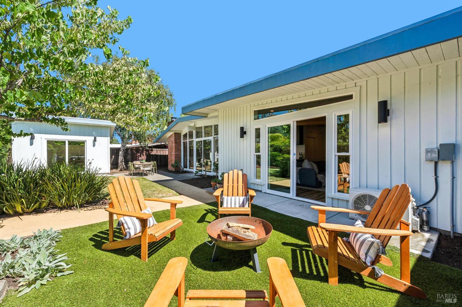 384 Hibiscus Way