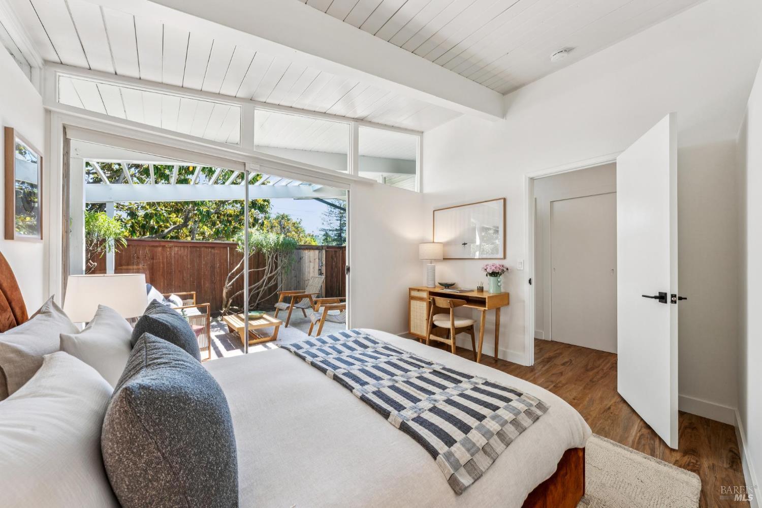 384 Hibiscus Way
