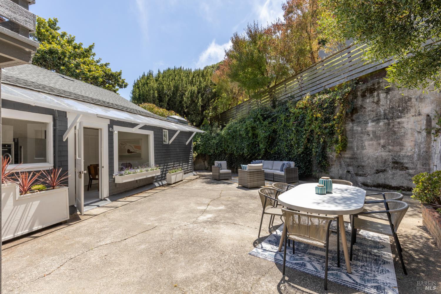 24 Cazneau Avenue