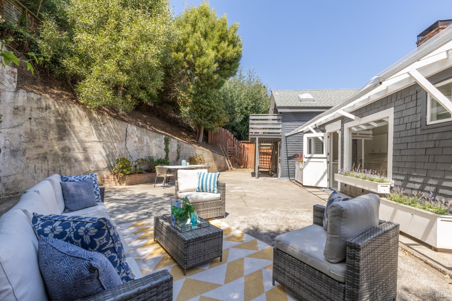 24 Cazneau Avenue