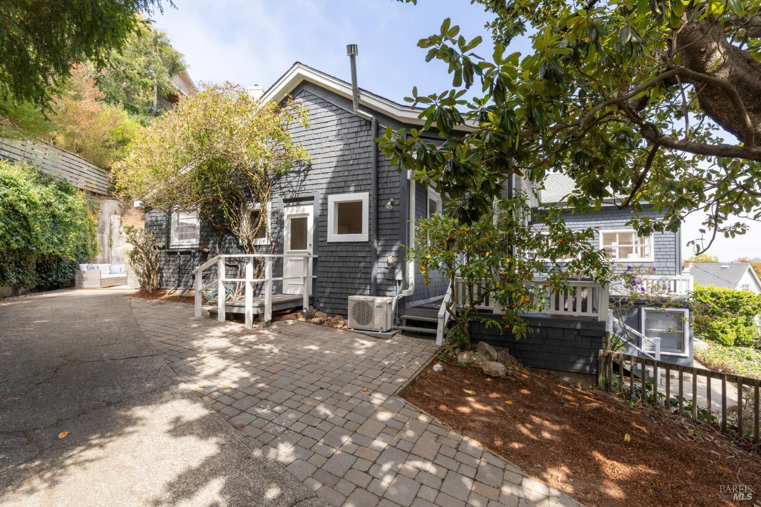 24 Cazneau Avenue