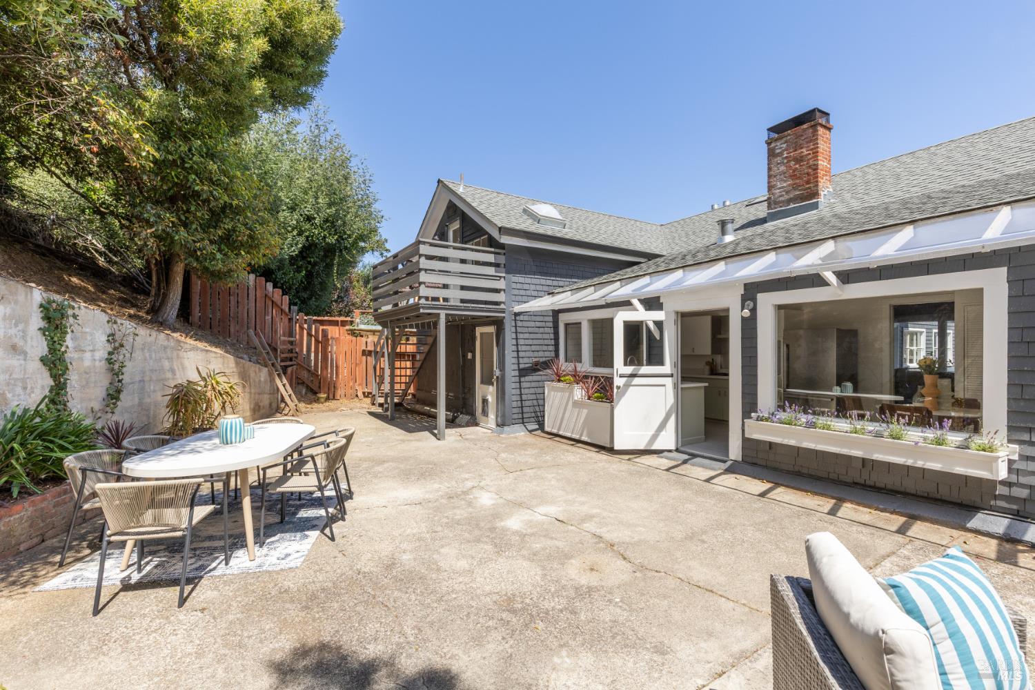 24 Cazneau Avenue