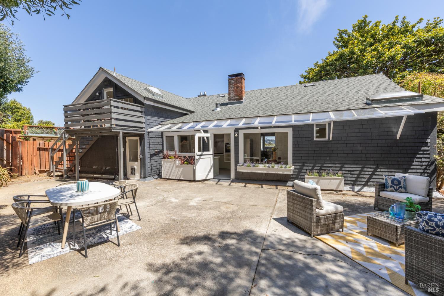 24 Cazneau Avenue