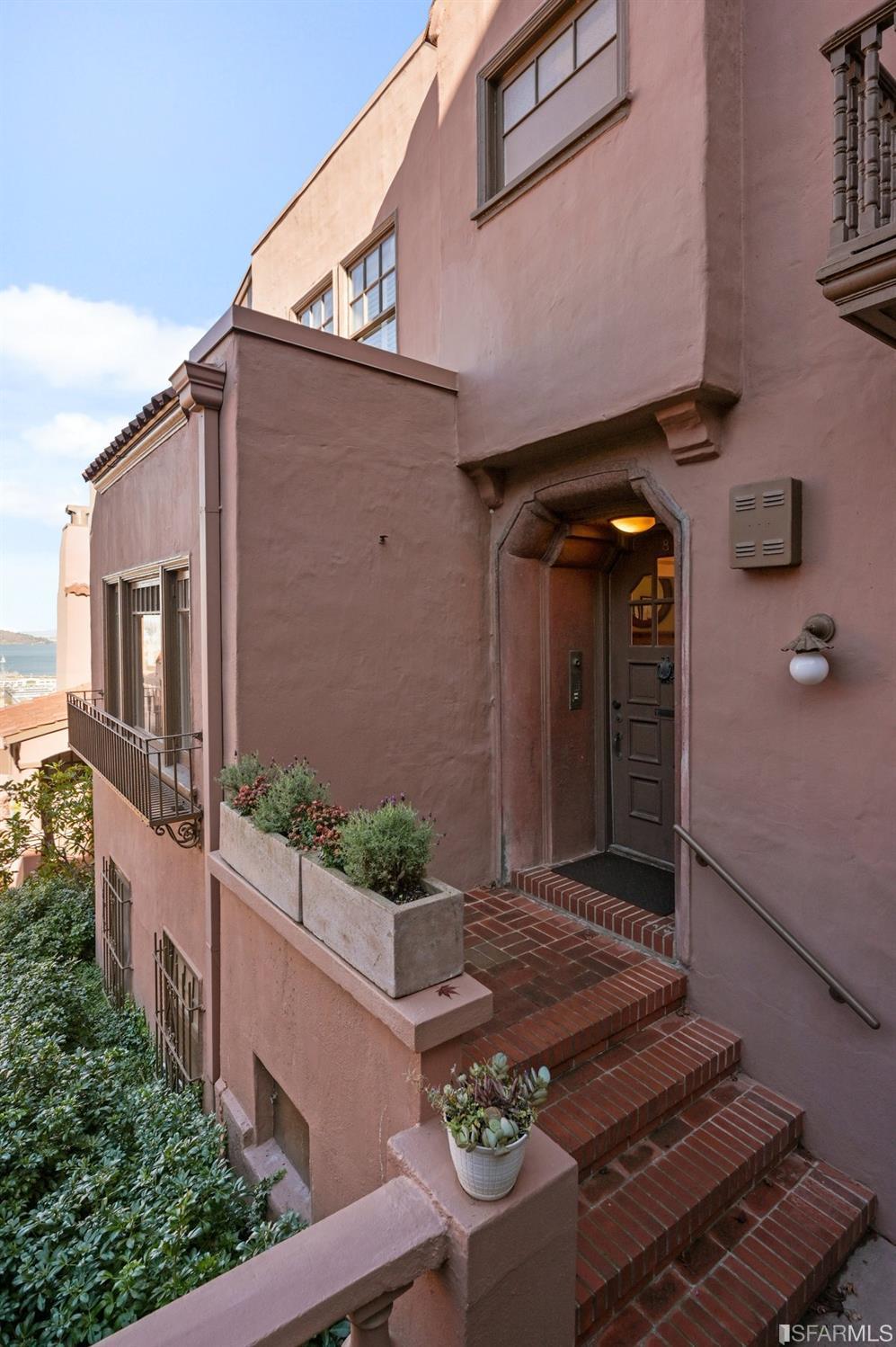 1020 Union Street Unit: 8