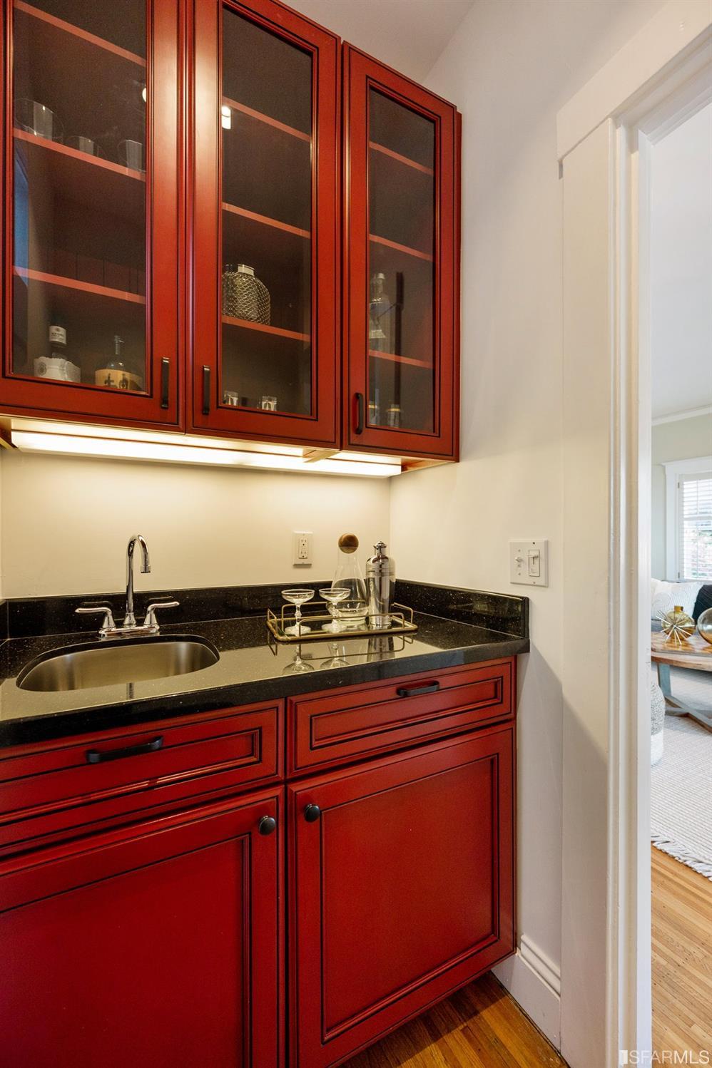 1020 Union Street Unit: 8