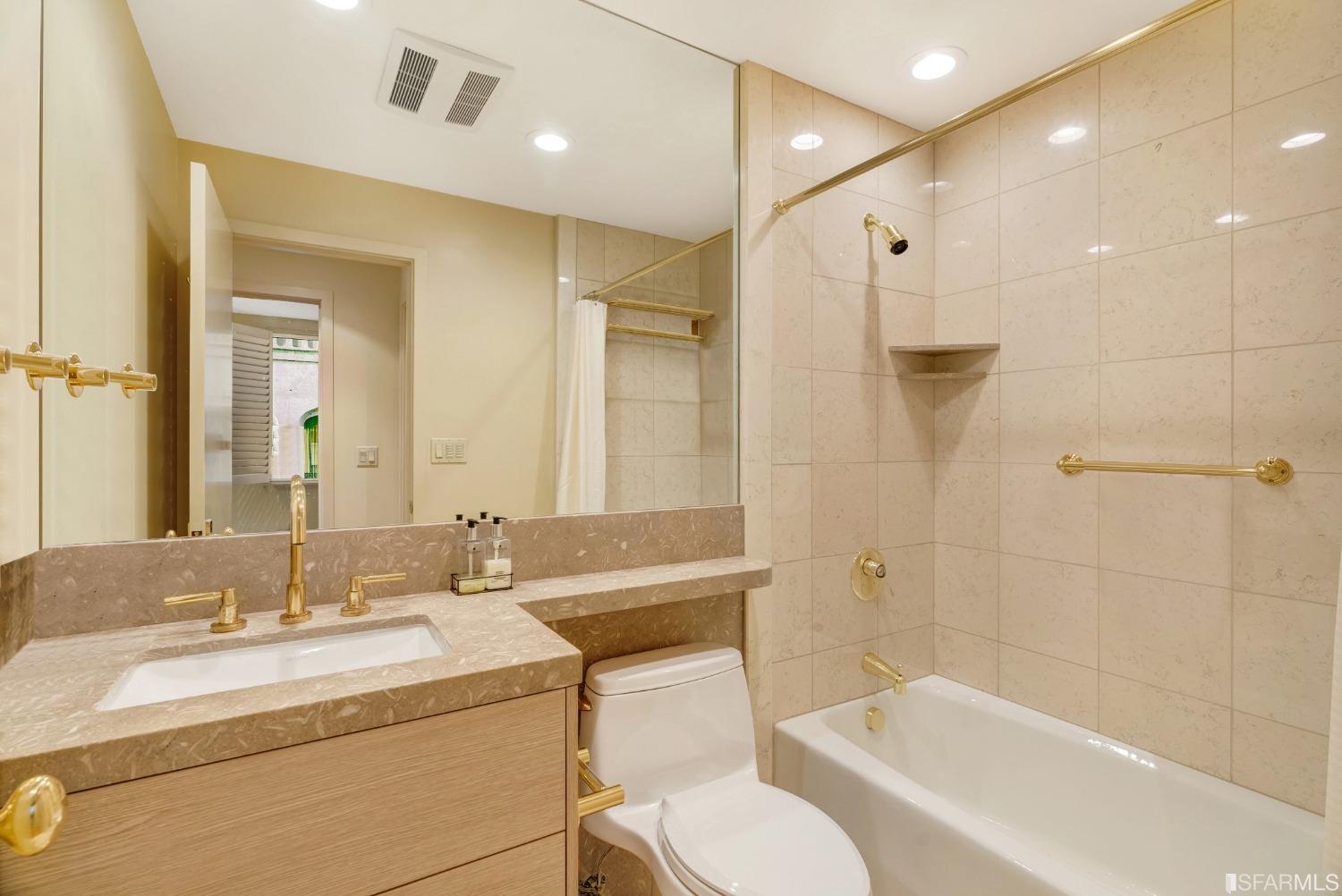 1150 Sacramento Street Unit: 303