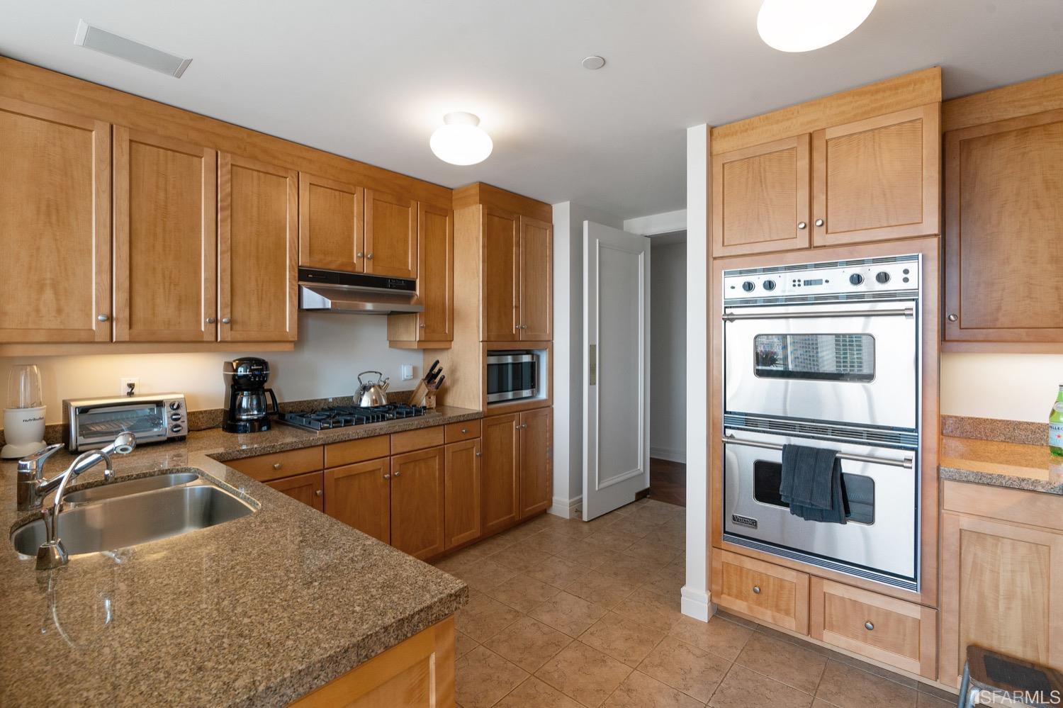 765 Market Street Unit: 33F