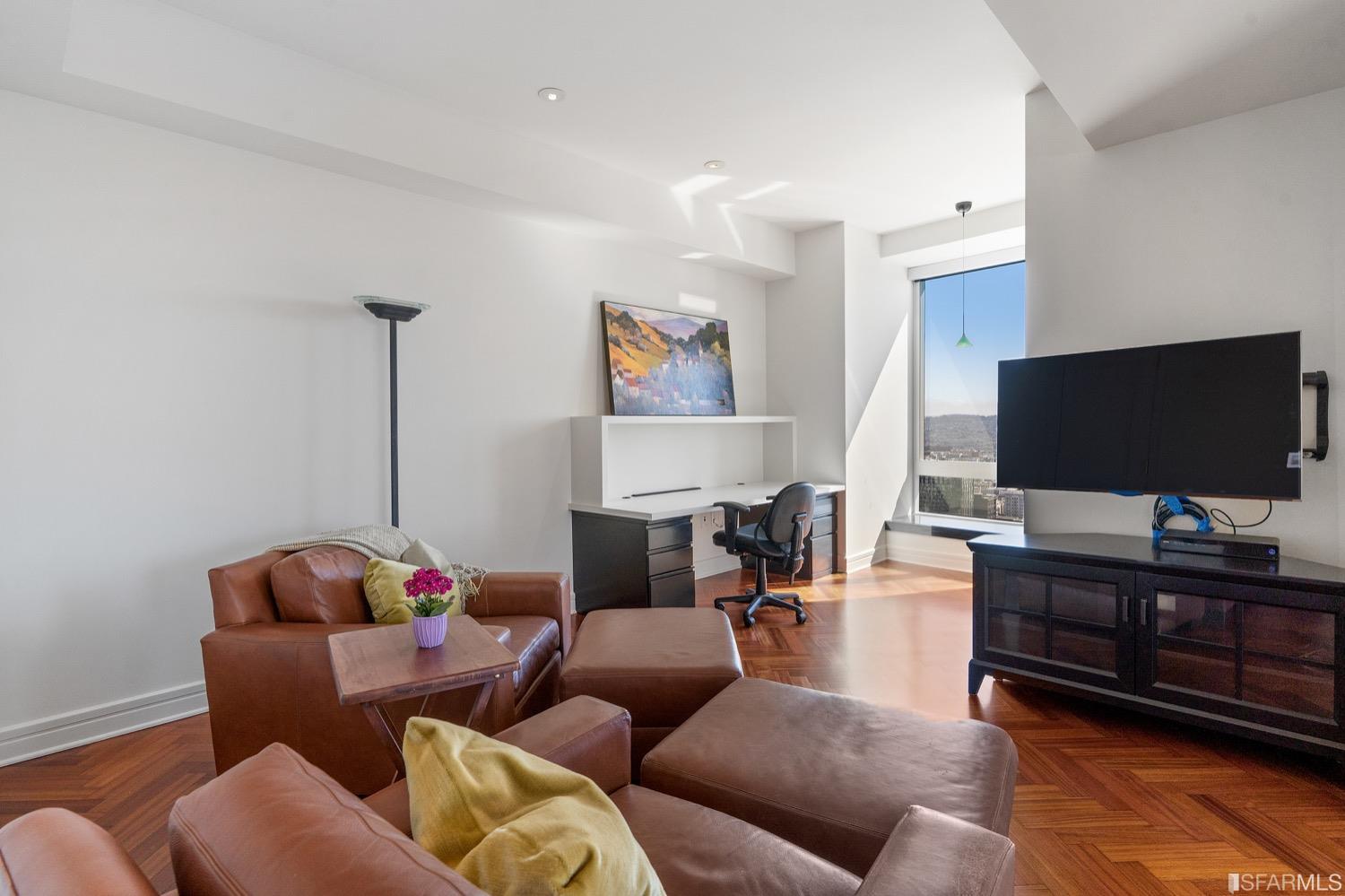 765 Market Street Unit: 33F