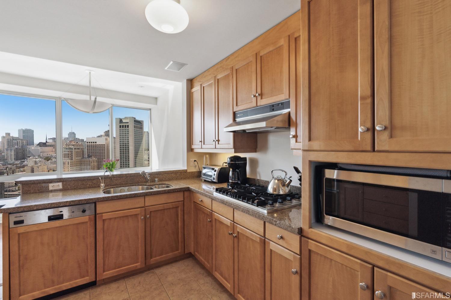 765 Market Street Unit: 33F