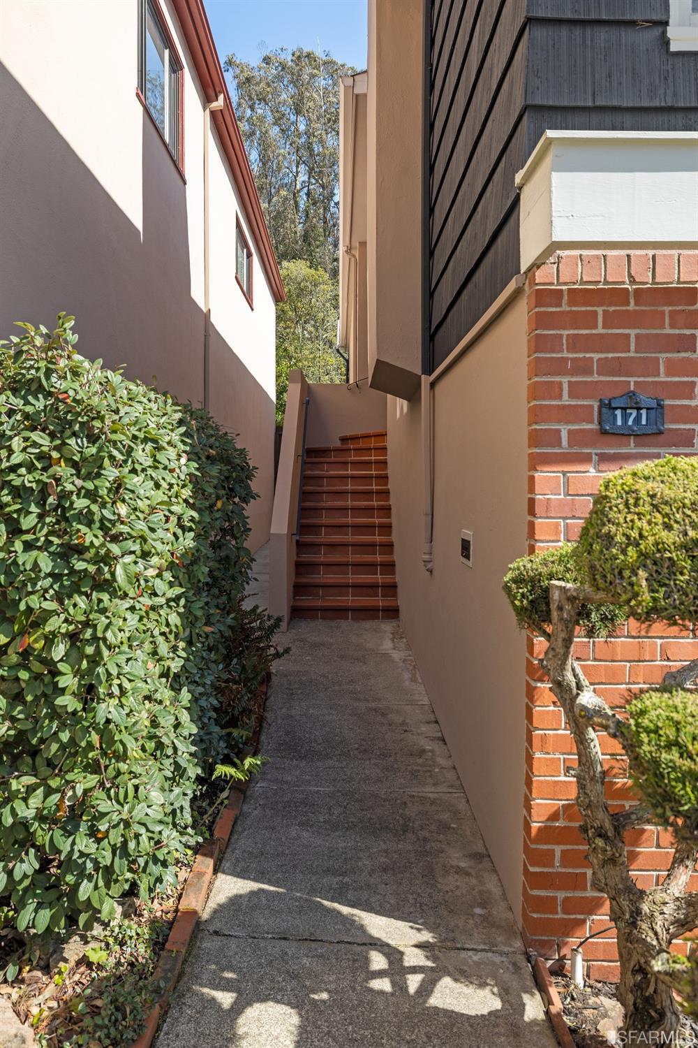 171 Forest Knolls Drive