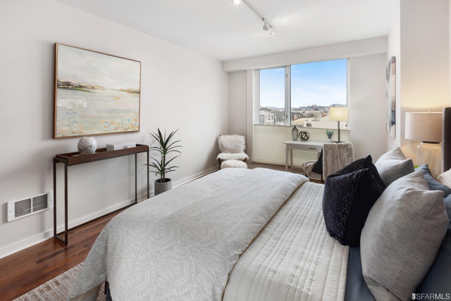 555 4th Street Unit: 725