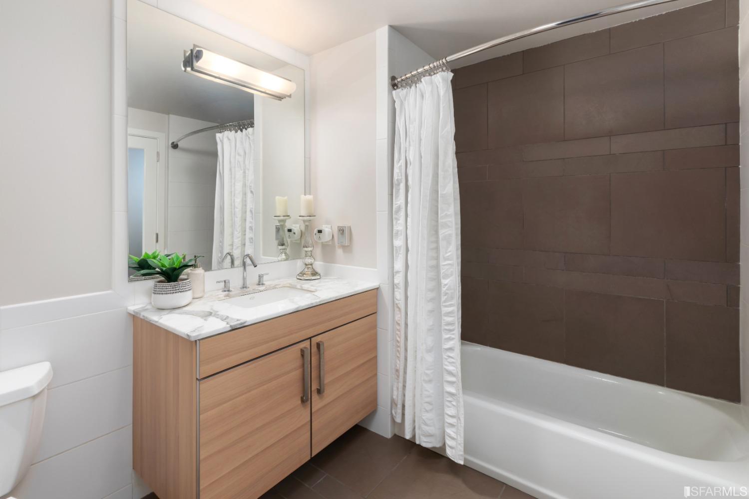 555 4th Street Unit: 725