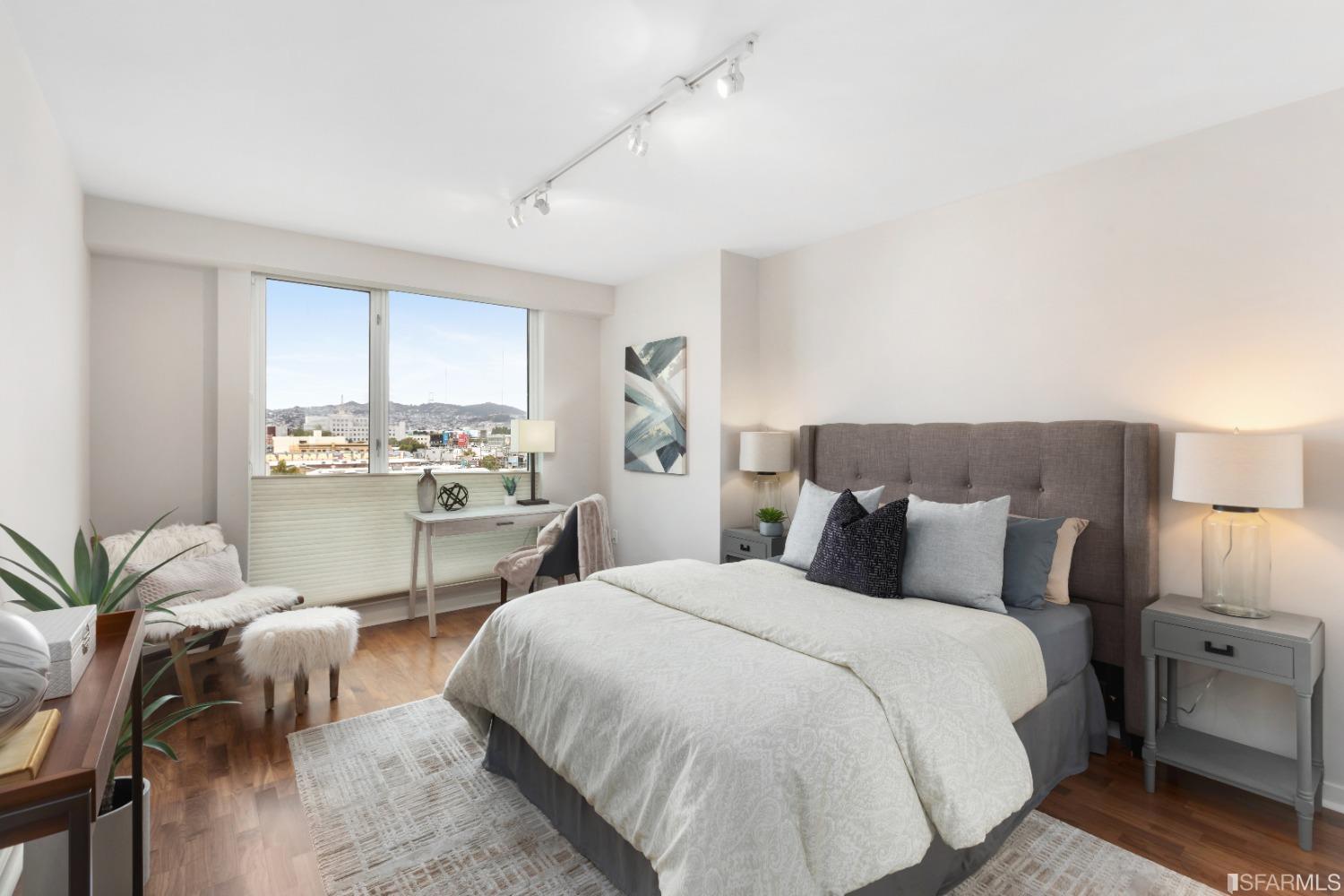 555 4th Street Unit: 725