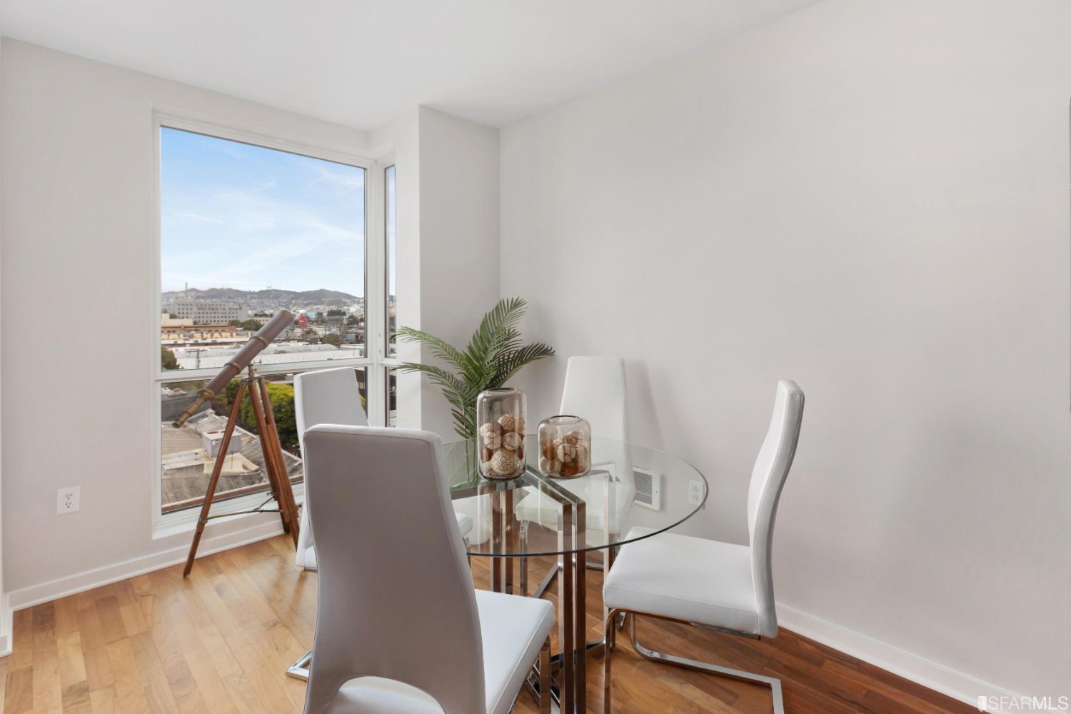 555 4th Street Unit: 725