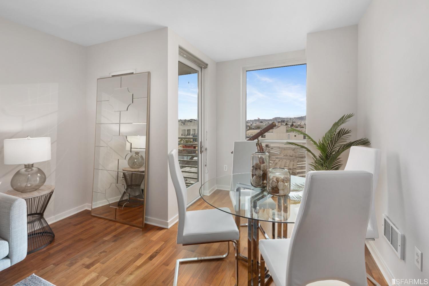 555 4th Street Unit: 725