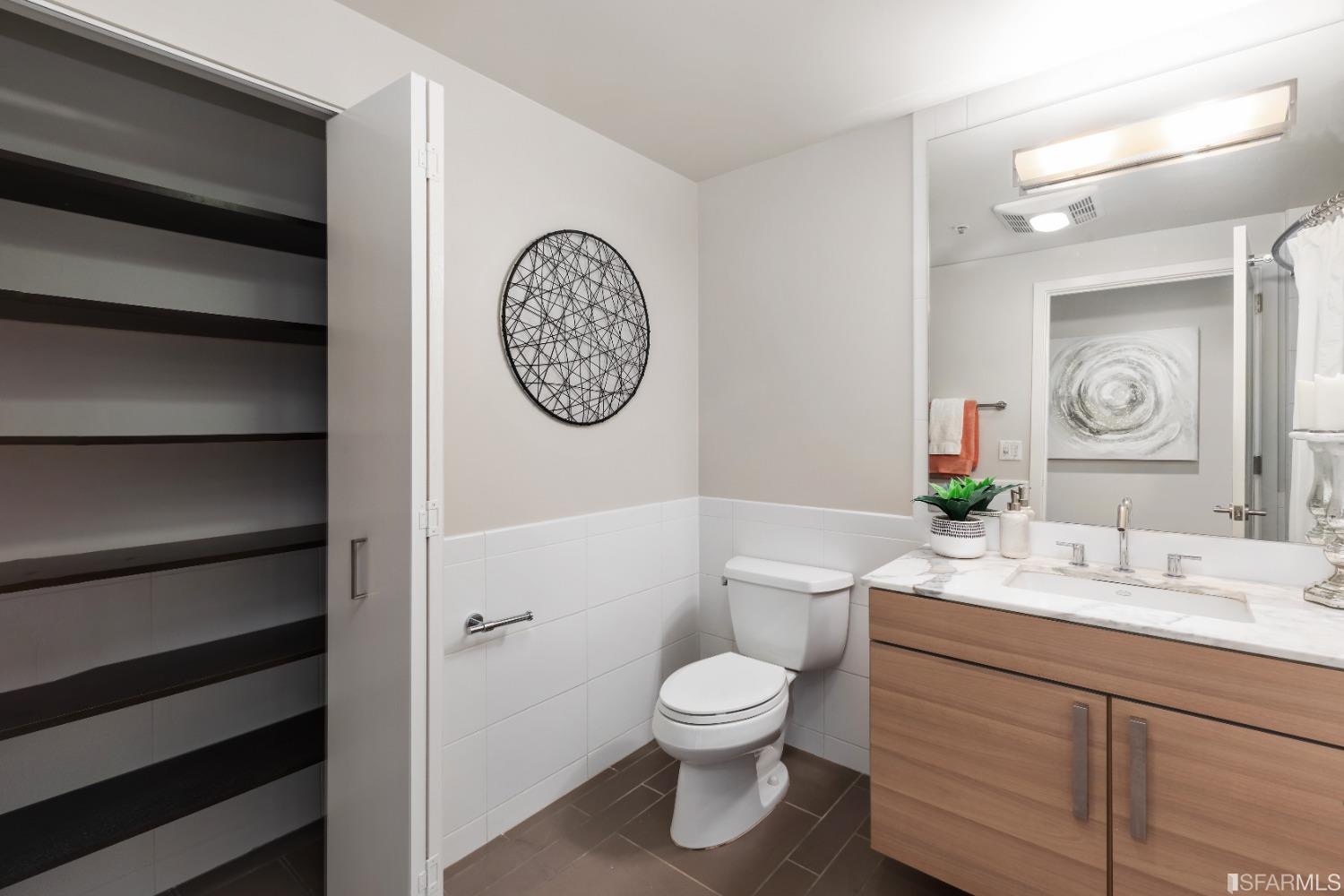 555 4th Street Unit: 725