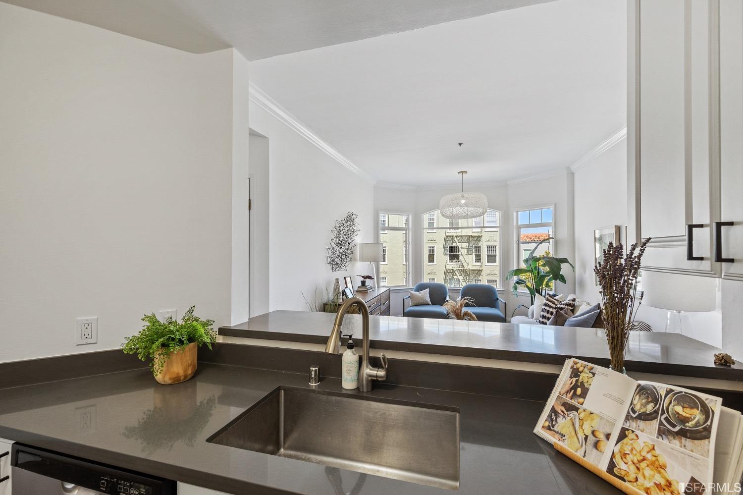1921 Jefferson Street Unit: 206