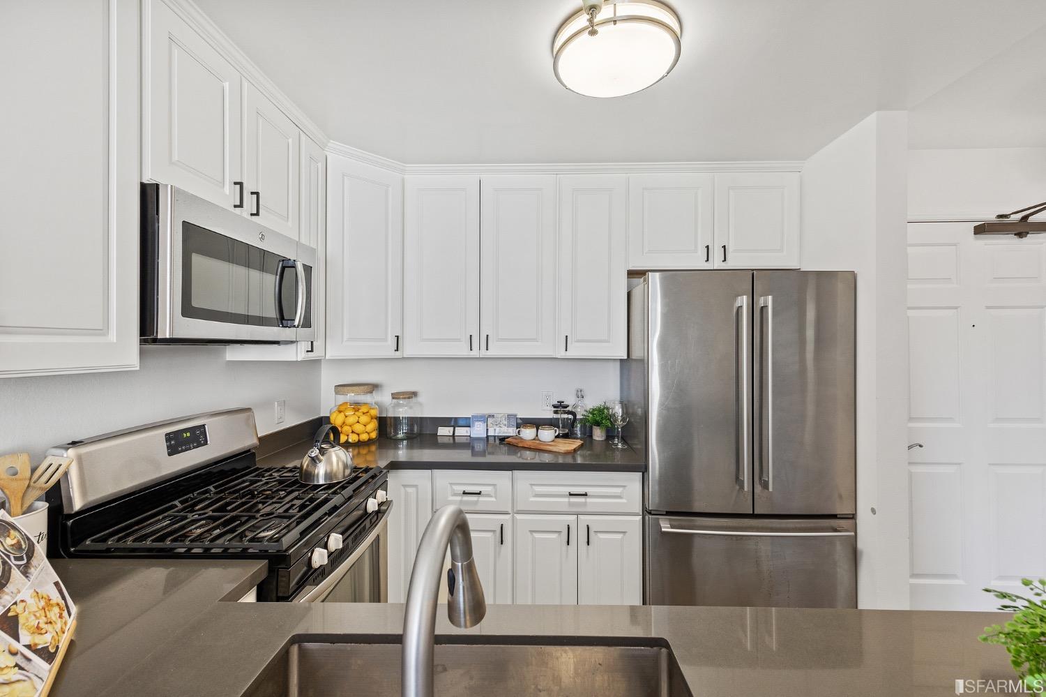 1921 Jefferson Street Unit: 206