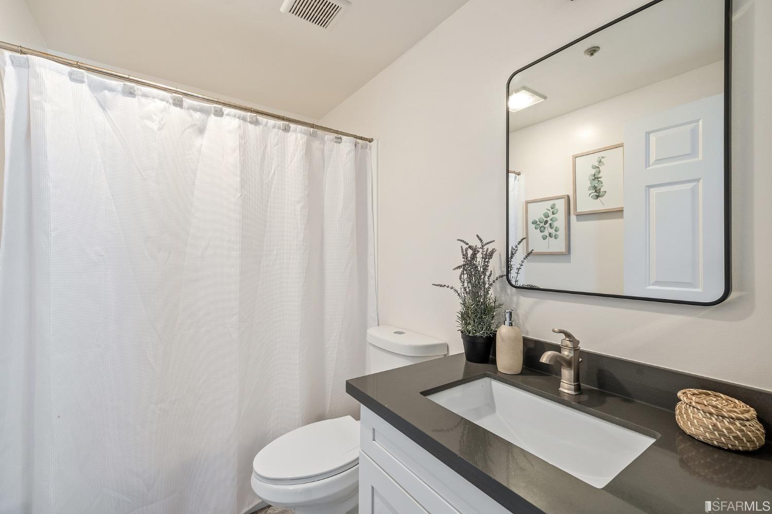 1921 Jefferson Street Unit: 206