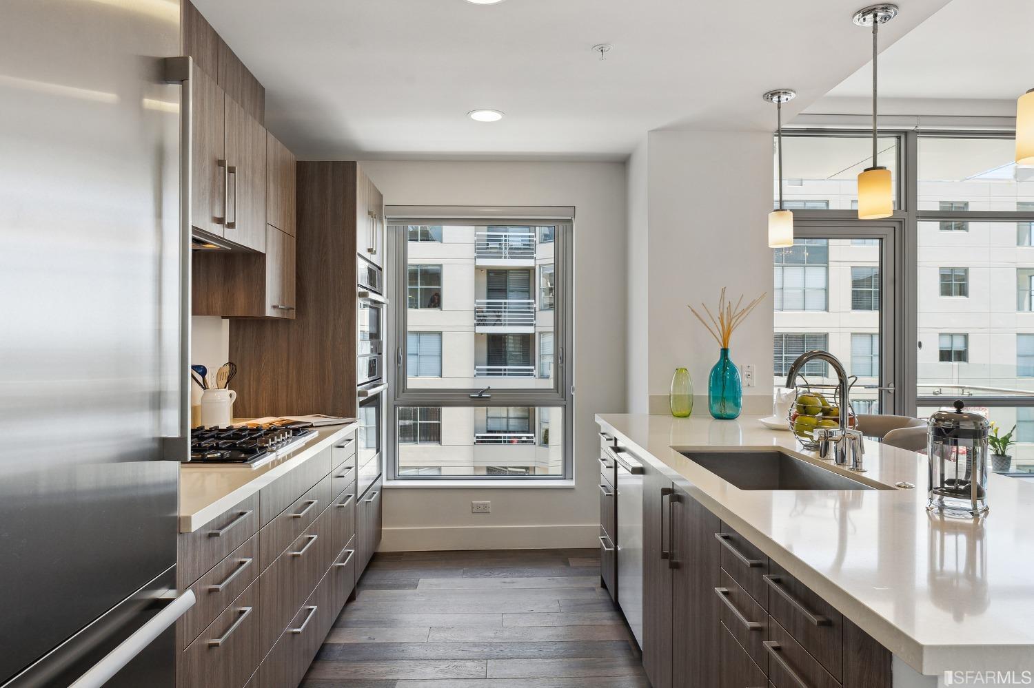 72 Townsend Street Unit: 606