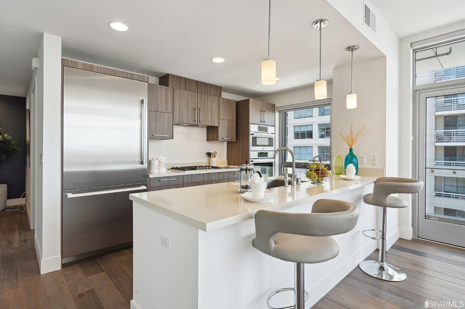 72 Townsend Street Unit: 606