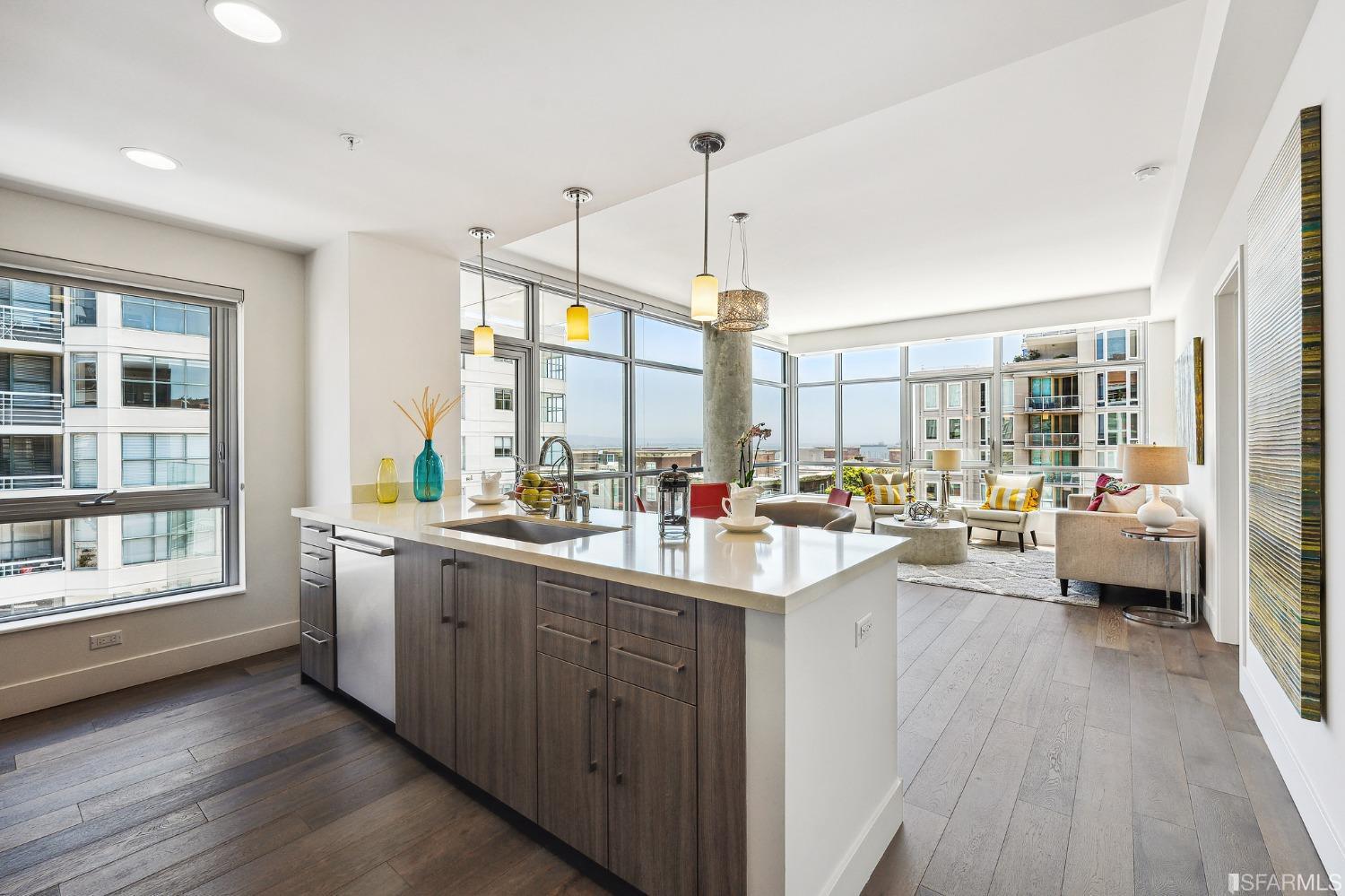 72 Townsend Street Unit: 606