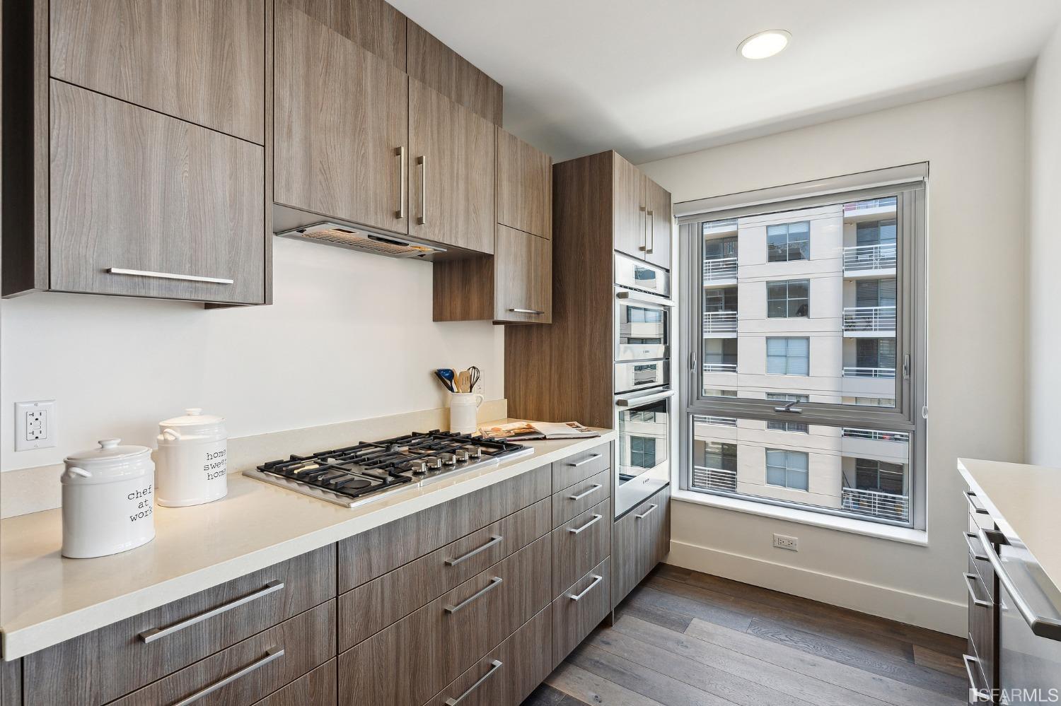 72 Townsend Street Unit: 606