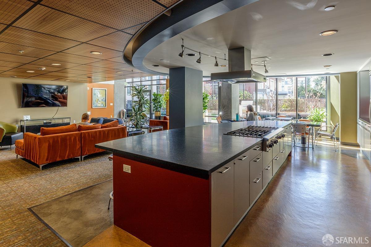 170 King Street Unit: 1131