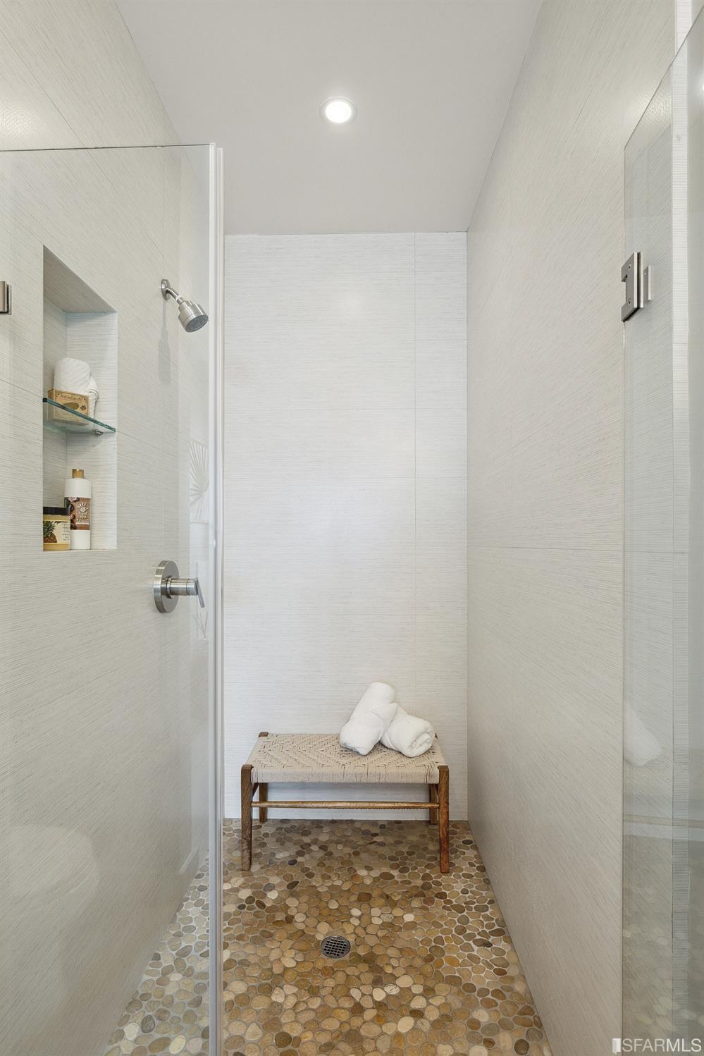 2829 California Street Unit: 4C