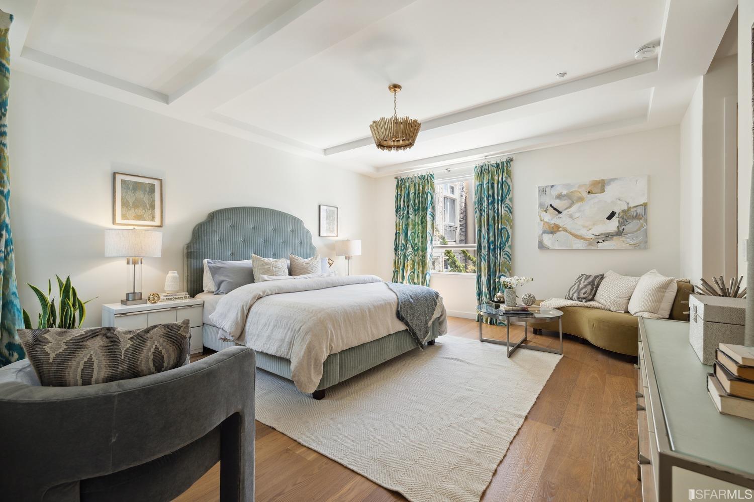 2829 California Street Unit: 4C