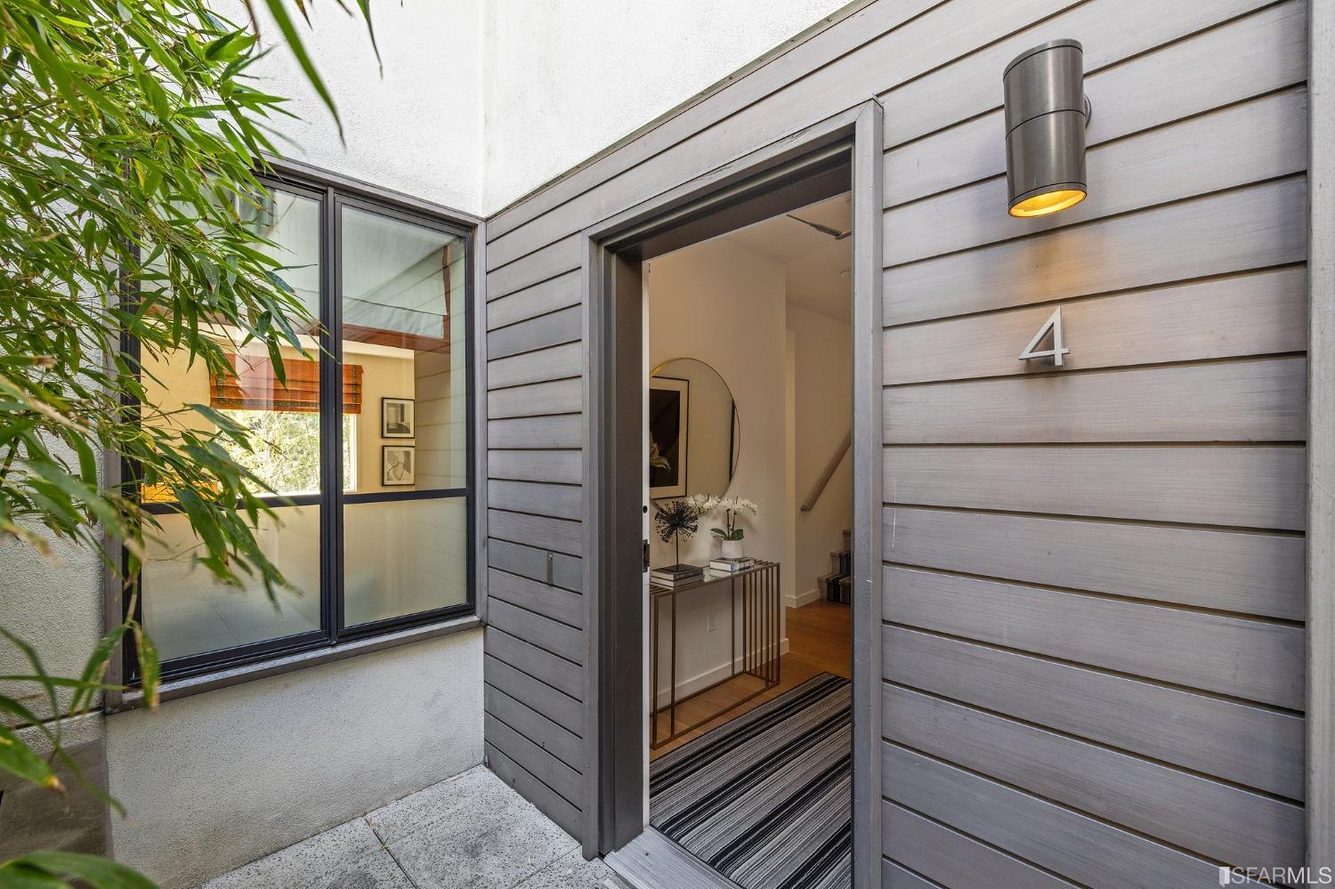 2829 California Street Unit: 4C