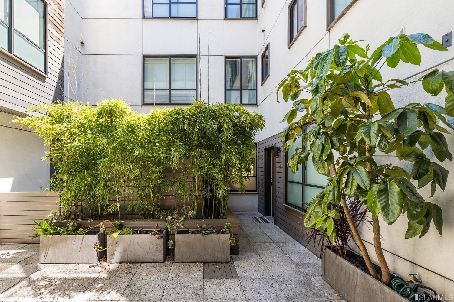 2829 California Street Unit: 4C