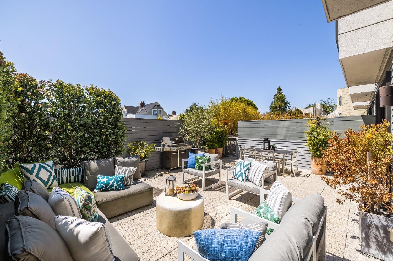 2829 California Street Unit: 4C