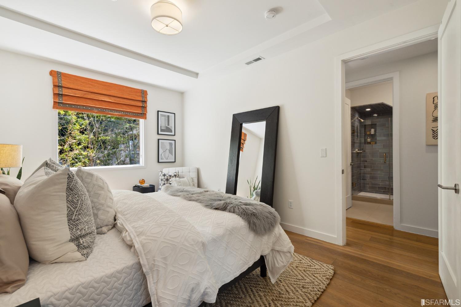 2829 California Street Unit: 4C