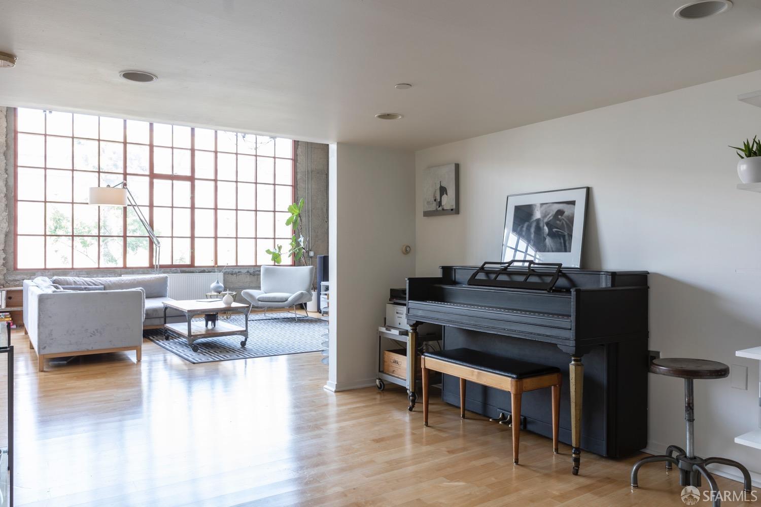 465 10th Street Unit: 206