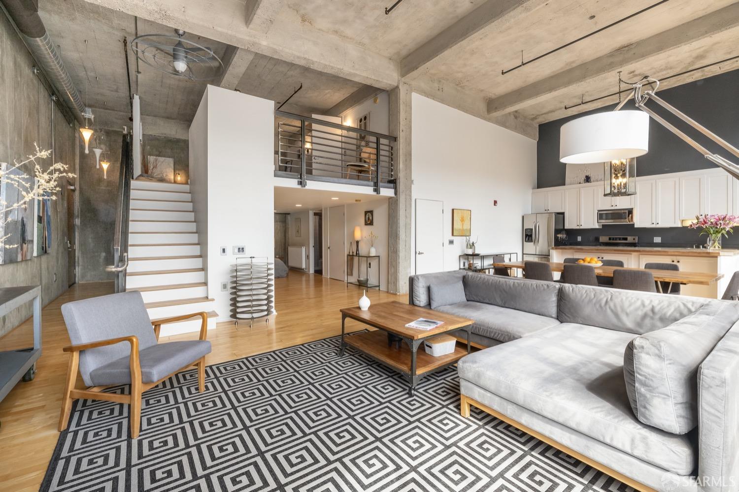 465 10th Street Unit: 206