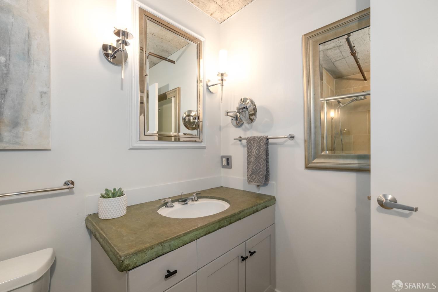 465 10th Street Unit: 206